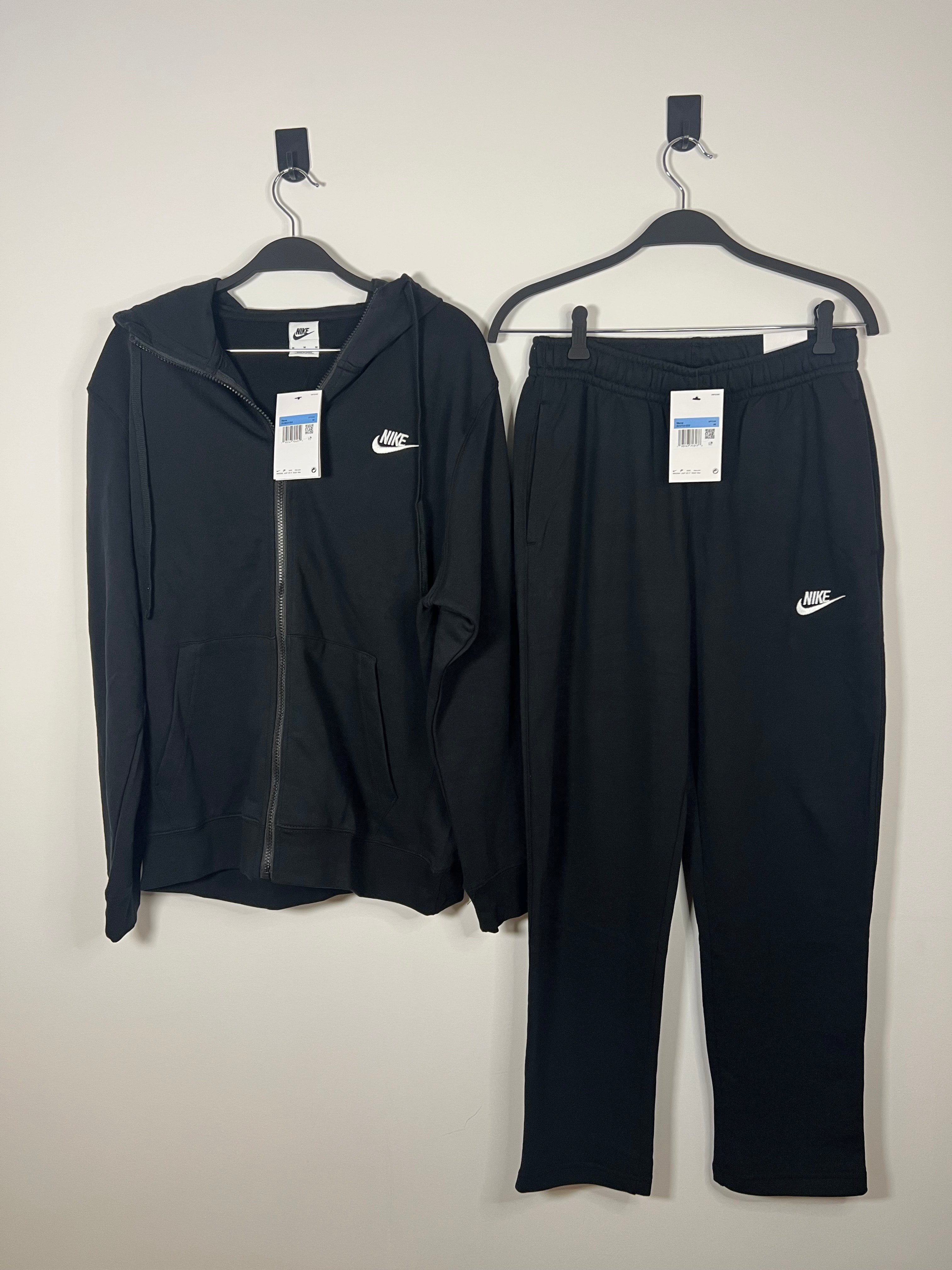 NIKE BLACK SUIT